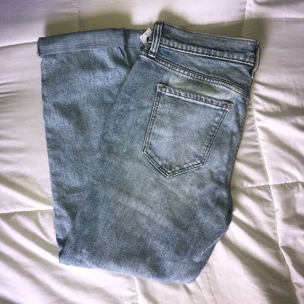 NWT Old Navy Light Wash Boyfriend Jean, Size 4
